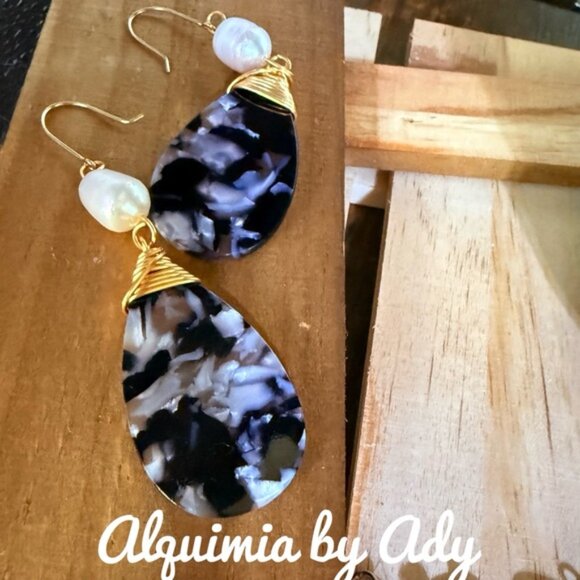 Alquimia Gold and Black Teardrop Earrings